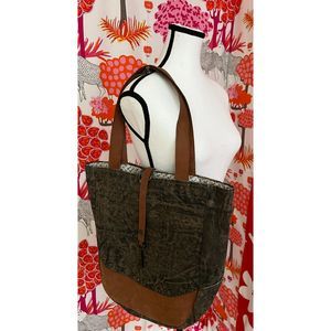 Mona B Unlock Your Dreams tote bag in EUC.